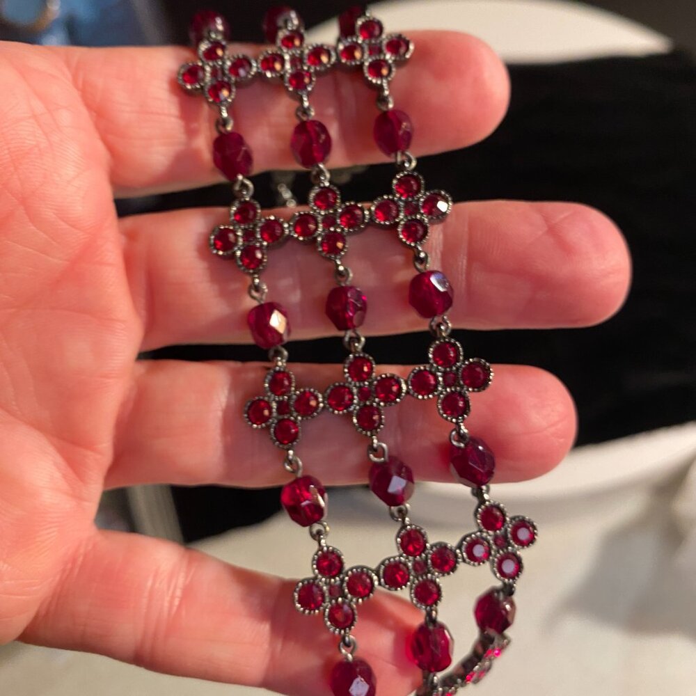 Red Crystal Cross Link Bracelet Gunmetal Adjustable - Picture 1 of 7